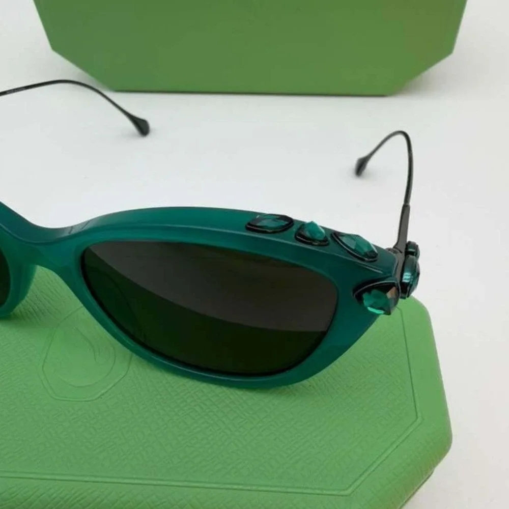 Swarovski Cat Eye Sunglasses Green Crystal‎ Embellished Frame Authentic Luxury